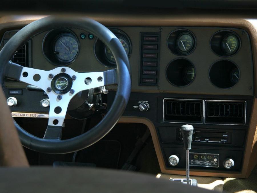 Панель приборов Bricklin SV-1 1974 года  (фото 42 из 44)